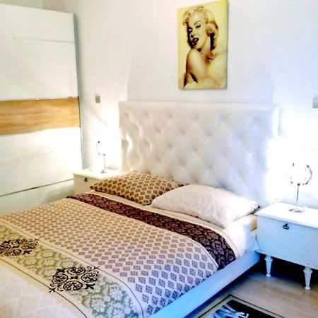 Apartment Ory Near The City Center With Free Parking Pula Exterior foto
